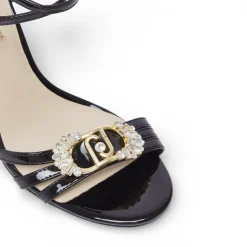 Sandali donna in vernice con logo gioiello